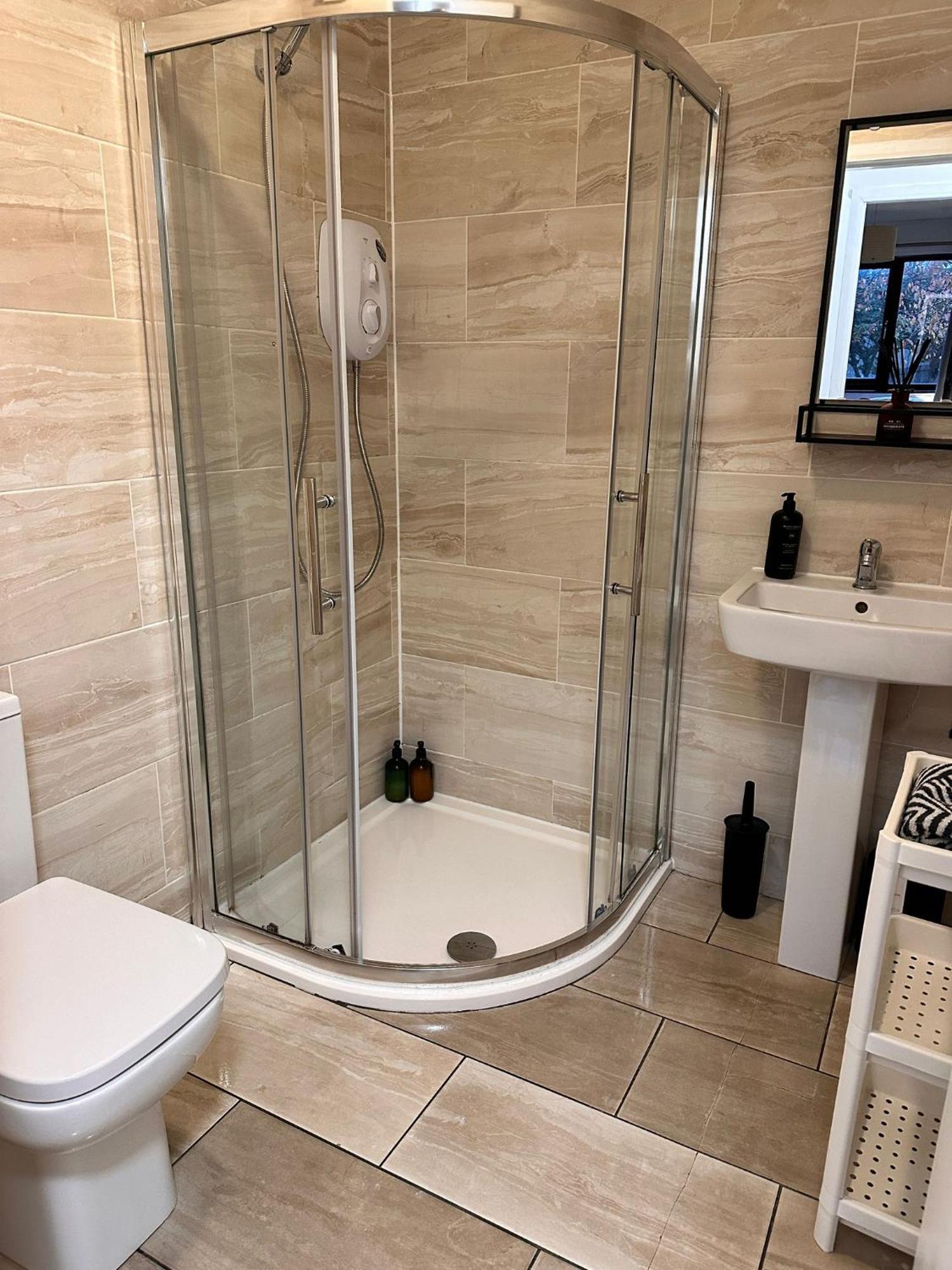 Brightcentral Apartment With Parking غلاسغو المظهر الخارجي الصورة